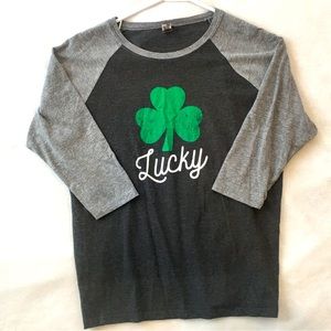 Instant Message Lucky St. Pattys day 3/4 length Top, Size small